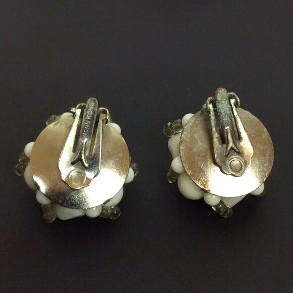 White Beaded Cluster Clip Earrings Church Lady Grandma Vintage 40s 50s - Picture 2 of 5